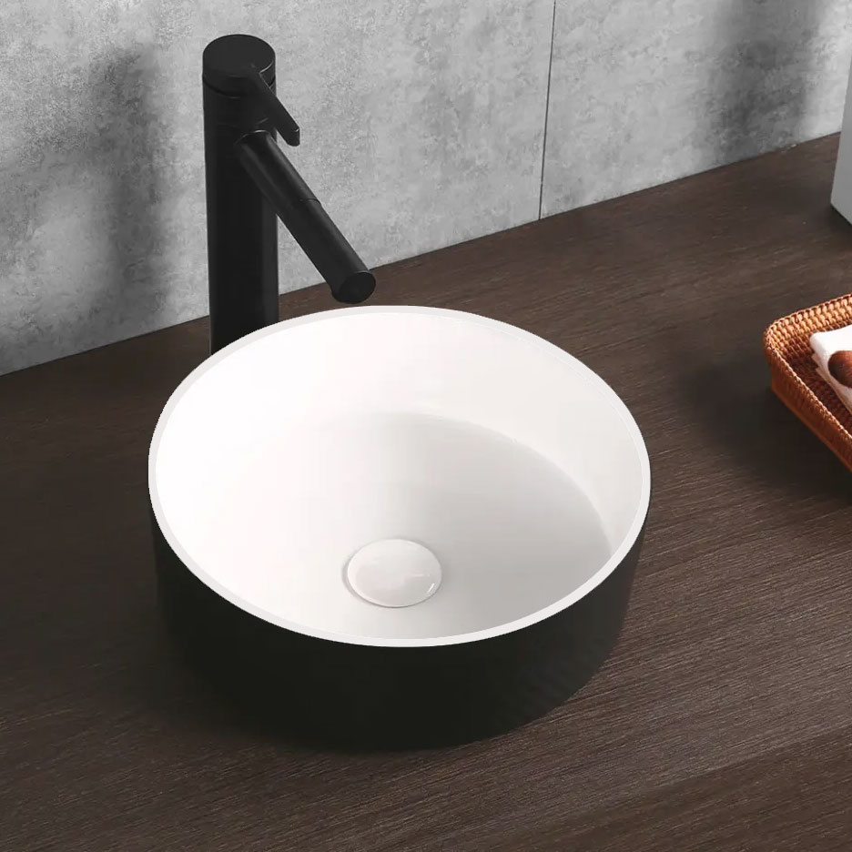 MALJA-ALLAS PYÖREÄ VALKOINEN MATTA/MUSTA KIILTÄVÄ