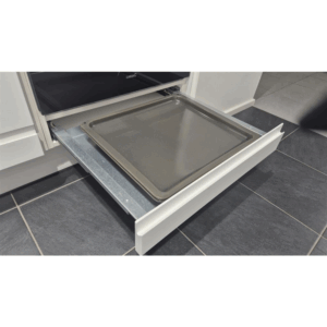 Ten uunipeltilaatikko hidastimellla